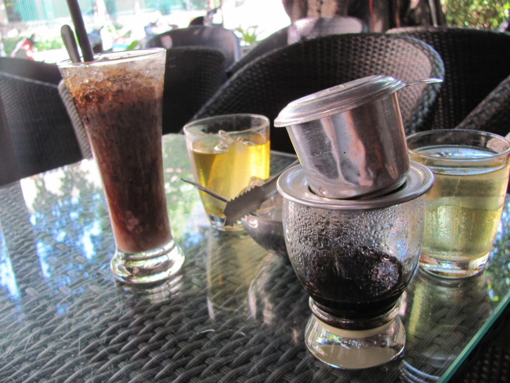 Кофе по-вьетнамски: фин и бак сиу