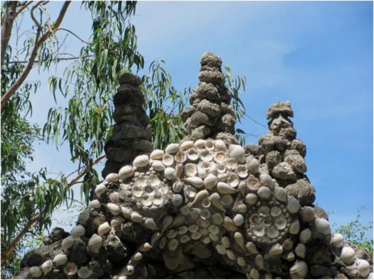Декор из ракушек в пагоде Từ Vân, Камрань